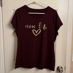 Burgundy 'Mom Life' T-Shirt